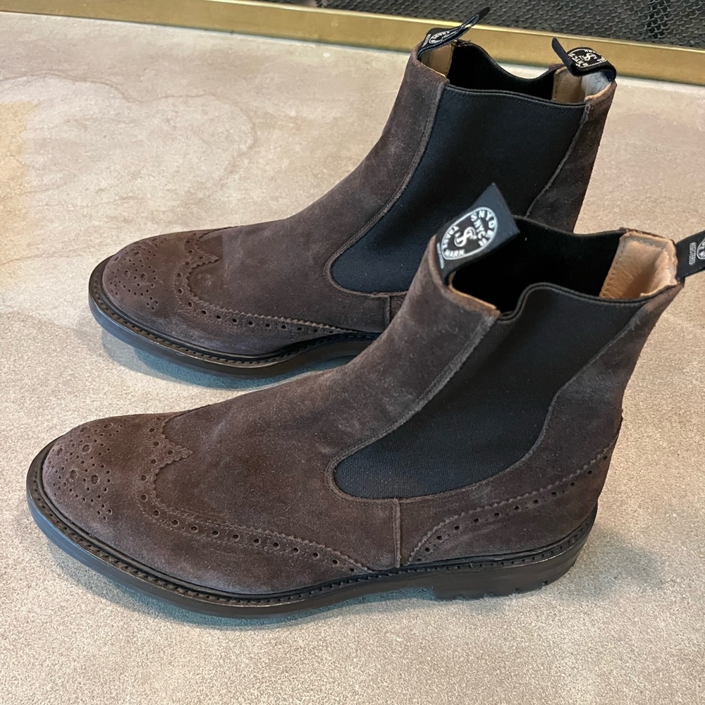 TODD SNYDER X TRICKER'S
HENRY WING CAP CHELSEA
BOOT IN BROWN SUEDE 10.5